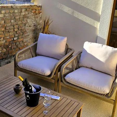 C A S A B E A S T 4*