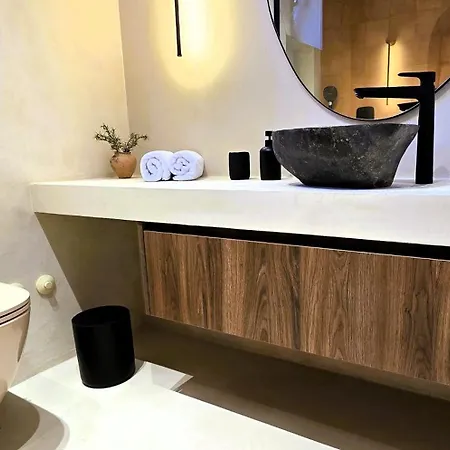 C A S A B E A S T 4*