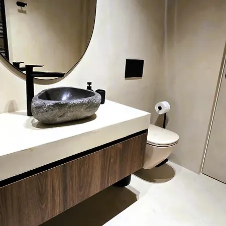 C A S A B E A S T Split