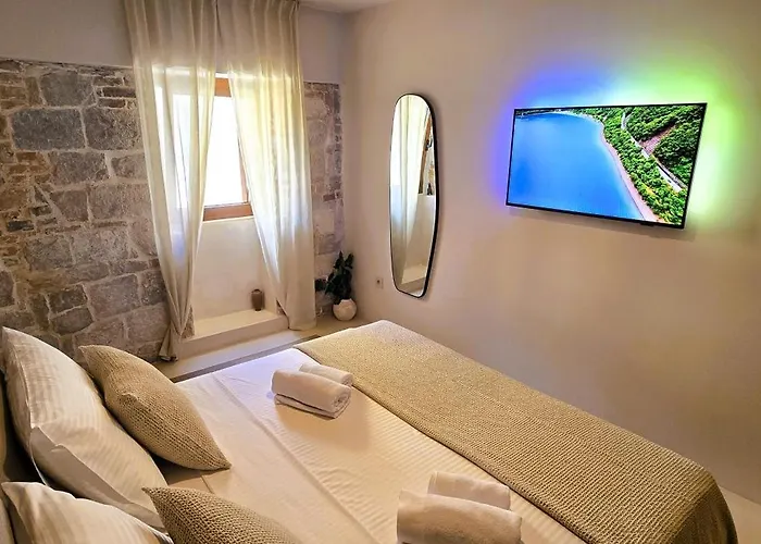 C A S A B E A S T Bed & Breakfast