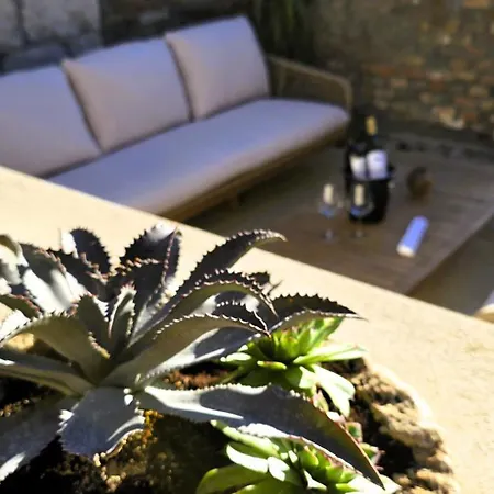 C A S A B E A S T Bed & Breakfast