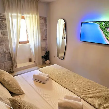 C A S A B E A S T Bed & Breakfast