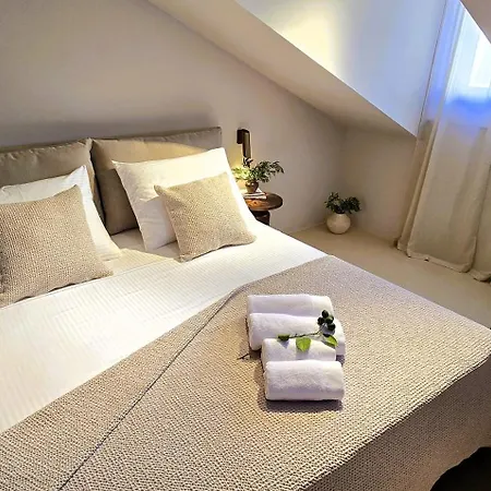 C A S A B E A S T 4*