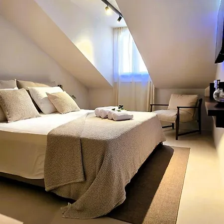 C A S A B E A S T Couette-café 4*